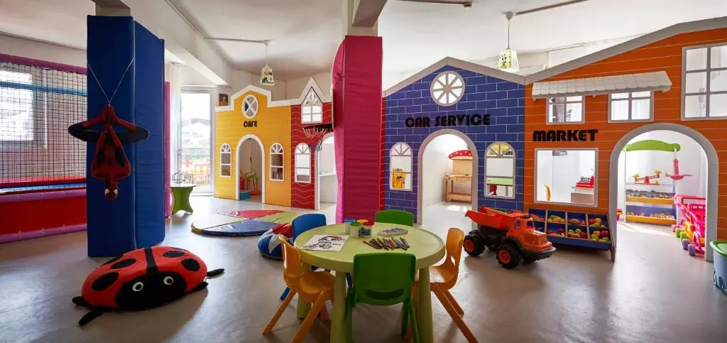 اتاق بازی هتل ریچموند افسوس ریزورت